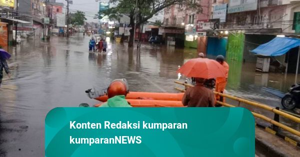Banjir Rendam 18 Titik Di Kota Tangerang Ketinggian Air Capai 1 5 Banjir Rendam 18 Titik Di Kota Tangerang Ketinggian Air Capai 1 5